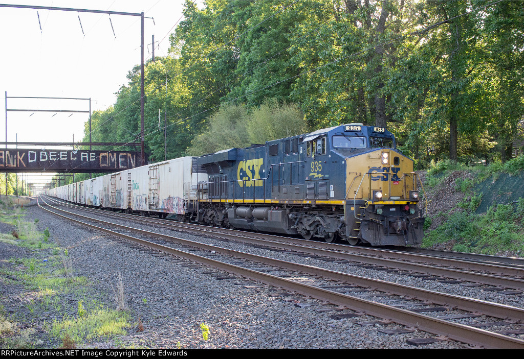 CSX ES44AC-H #935 on Q409